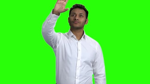 Handsome Manager Drücken der Taste auf dem virtuellen Bildschirm