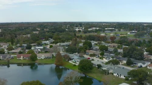 Häuser und umliegende Landschaft der Community New Port Richey