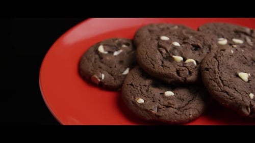 Foto Cinematográfico e rotativa de biscoitos em um prato - COOKIES 044