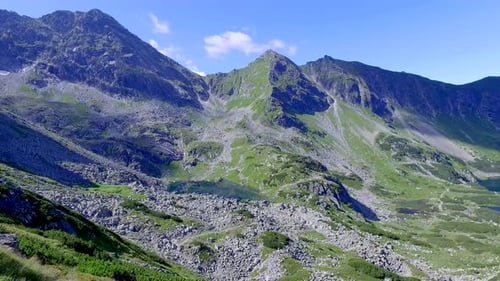 Vue de Karb sur Kasprowy Wierch et la vallée de Gasienicowa en été, montagnes des Tatras, Pologne