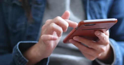 Close up using mobile phone