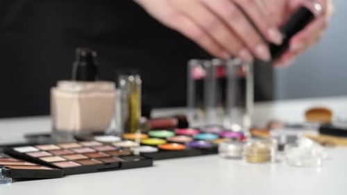Lippenstift-Nahaufnahme öffnen