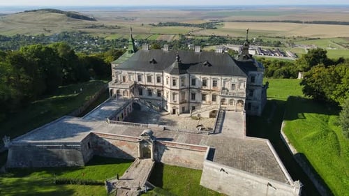 Aerial Shot Village Castillo de Pidhoretsk.
Ucrania