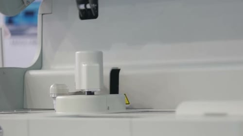 Automatic Laboratory Machine Arm Operating