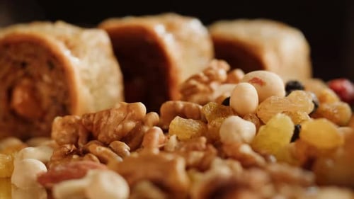 Plat Sucré Turc Baklava et Noix Closeup