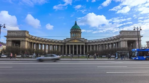 timelapse traffic of cars with a view of the Kazan Cathedral of St. Petersburg