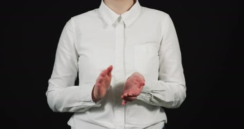 Frauenhände applaudieren