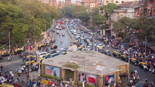 Mumbai India December 17 2018 Car Traffic on the Central Streets of Mumbai