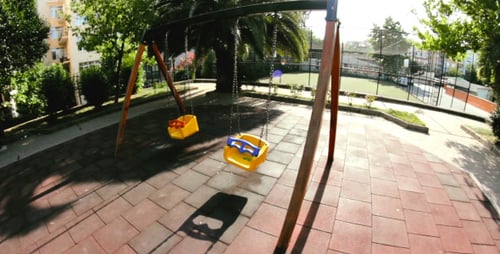 Swing In Kinderspielplatz