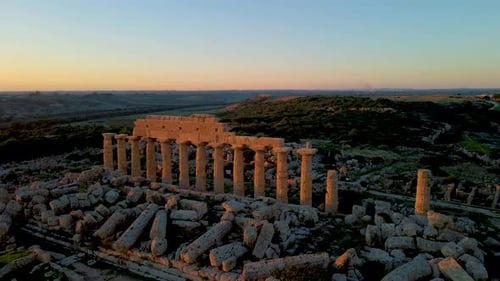 Templo de Selinunte Sicilia Italia Puesta de sol en el sitio arqueológico de Selinunte Sicilia