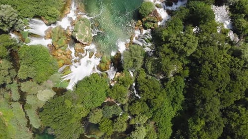 Wasserfall im Wald