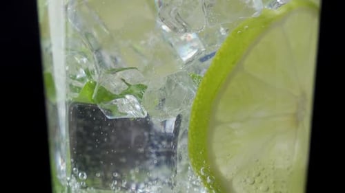 Close-up Refreshing Soda Tonic