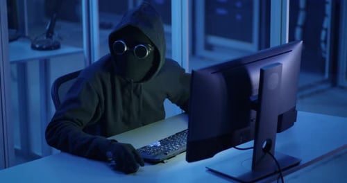 Un pirate informatique s'introduit dans un centre de données