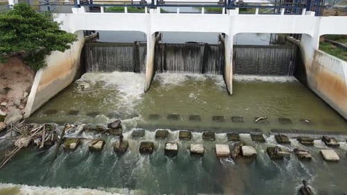 Wasserfluss an der Pumpstation Sungai Kulim