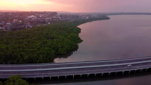 2.7K Bali Highway Miracle Coucher de soleil Océan Vue aérienne