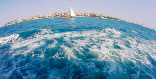 Bateau dans le Bosphore Grand Angle