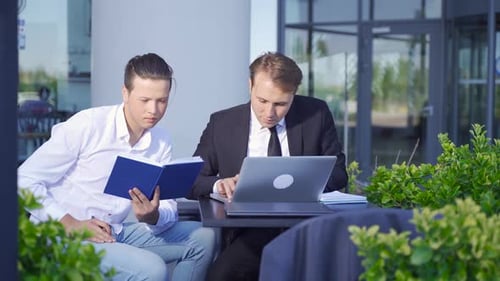 Business people are working.