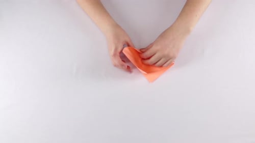 Blumen-Origami. Weiß. Zeitraffer