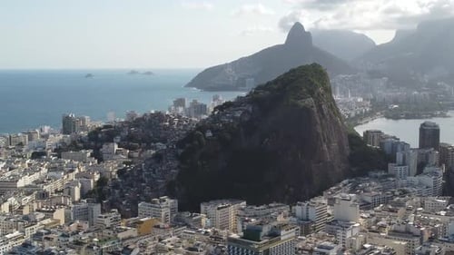 Viagem de verão no Rio de Janeiro, Brasil. Marco da cidade costeira. Viagem tropical