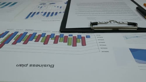 Erfolgreiche Finanzverträge und Verkaufsberichte