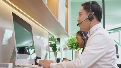 Kundenservice mit freundlichem Callcenter für Mann und Frau und Betreiber für Supportkunden.