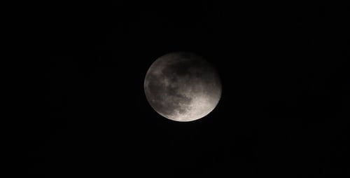 Vollmond und sich bewegende Wolken 2