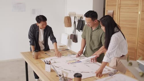 Architekten wählen Farben für Wohnprojekte