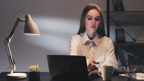 Assistant virtuel, travail à domicile, commerce en ligne