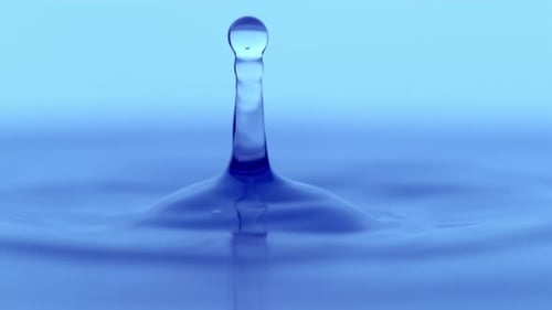 Goutte d'eau au Ralenti ; prise de vue sur Phantom Flex 4K à 1000 images par seconde