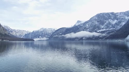 Schwenken Sie im Winter links vom Hallstätter See