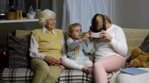 Three Generations Exploring Virtual Reality at Home