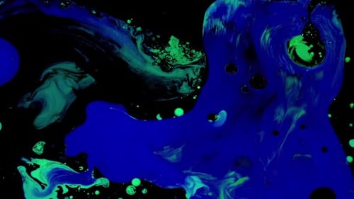 Fluid art on water