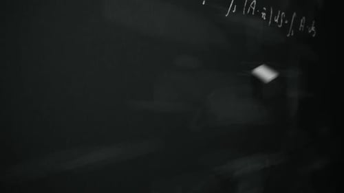 Présentation des formules mathématiques avec symboles, chiffres et lettres.