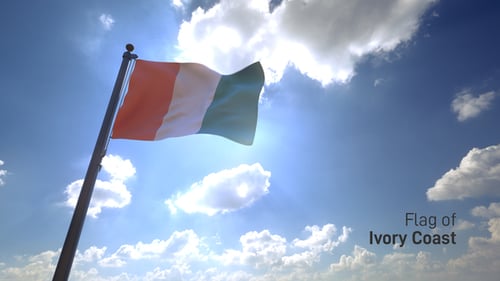 Flagge der Elfenbeinküste auf einem Fahnenmast