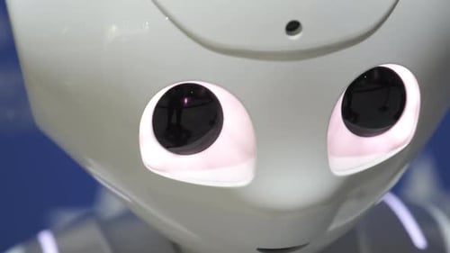 Nahaufnahme von Roboter-Gesicht-elektronischen futuristischen Augen-Displays
