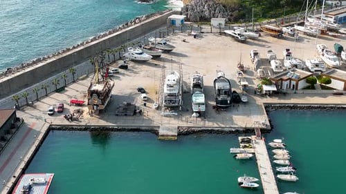 Iates na vista aérea do porto 4 K Alanya Turquia