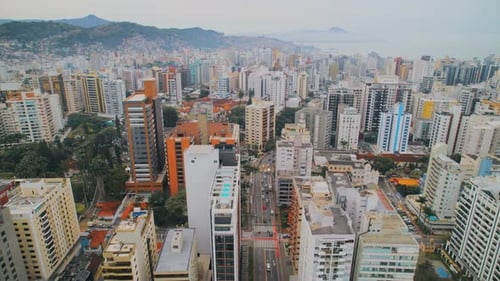 La ville bénéficie d'un climat tropical