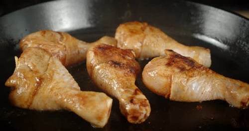In Boiling Oil Fry Chicken Drumstick with Hot Steam