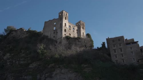 Castillo de Doria en Dolceacqua, Liguria. Castello dei Doria, arquitectura medieval antigua italiana