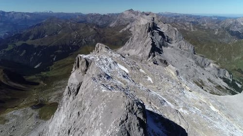 Sulzfluh im Rätikon. Sulzfluh et Drusenfluh dans les montagnes suisses (Raetikon). Bekannte Kletterberge.
F
