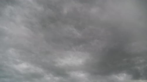 Gewitterwolken bewegen sich am Himmel, Zeitraffer