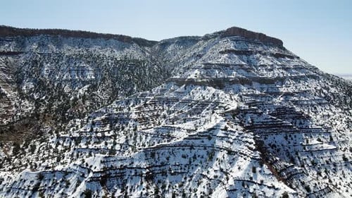 Vue aérienne du paysage accidenté du sud de l'Utah