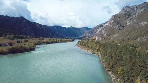 Altai-Gebirgsfluss
