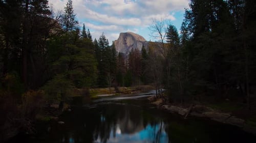 Time Lapse del increíble Half Dome en el Parque Nacional de Yosemite