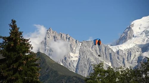 Gleitschirmfliegen Extremsport-Thema. Gleitschirm-Flug.