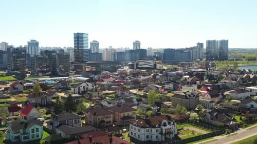 Vista desde lo alto del distrito de Drozdovsky y el Palacio de Gimnasia Rítmica de Minsk
