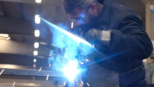 Worker Argon Schweißen Aluminiumprofil