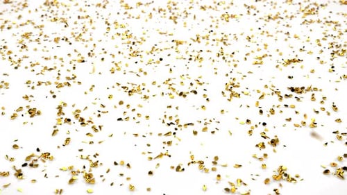 4K Goldene Tropfen fallen herunter und zerschlagen in Zeitlupe