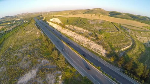 Straßendienste überwachen automatisch die Reihenfolge auf Mautstraßenabschnitten aus der Luft