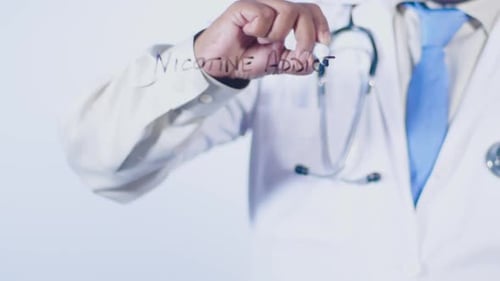 Doktor Indian schreibt über Nikotinsucht aus transparentem Glas